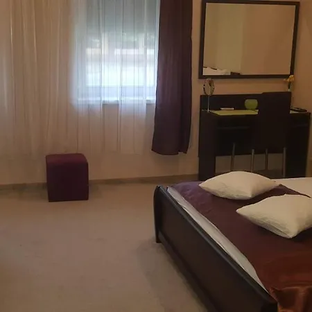 Club Motel *